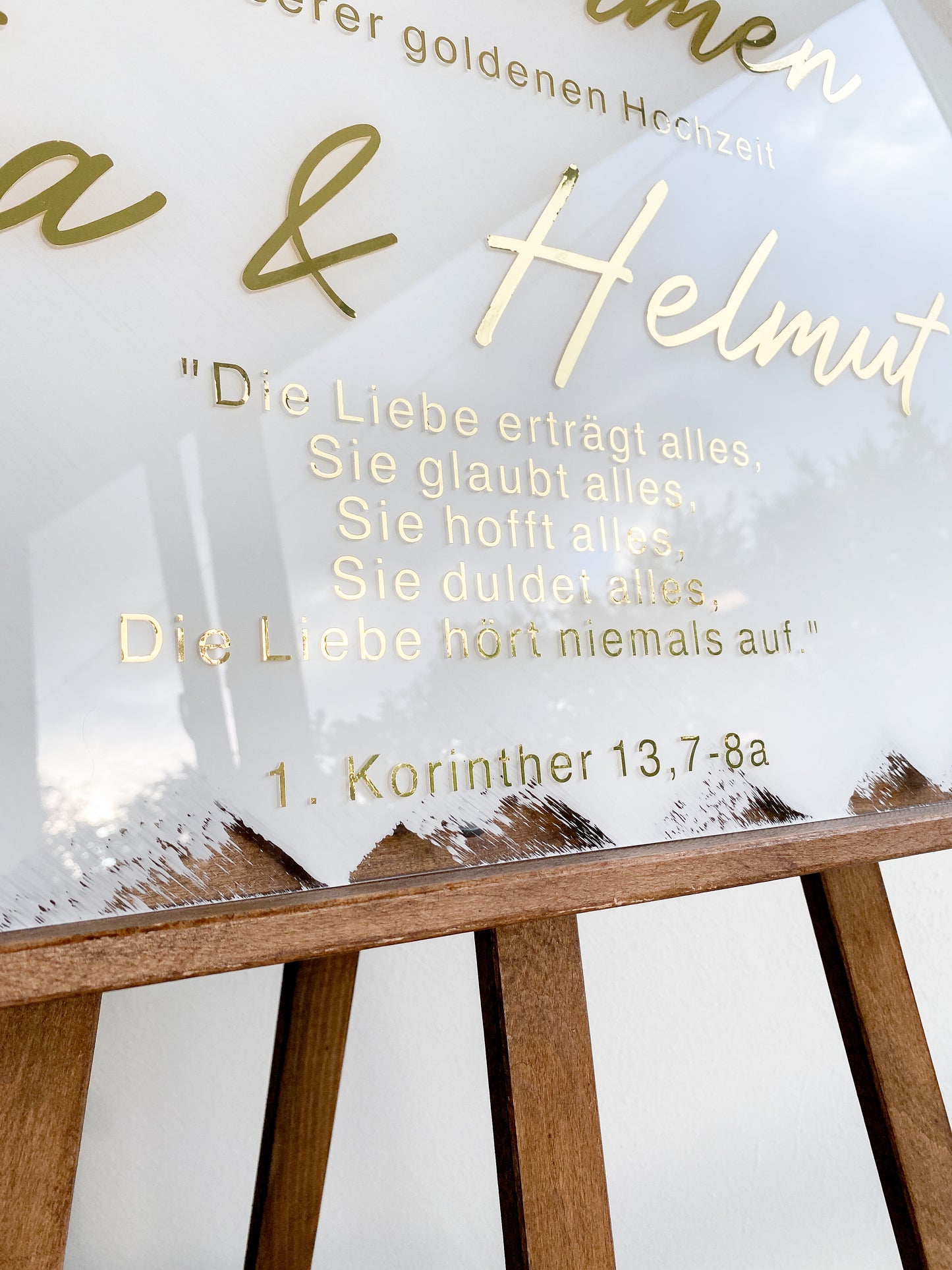 Willkommensschild für Events aus Acrylglas | Weißer Hintergrund | 60 x 40 cm groß | personalisierte Empfangstafel